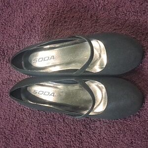 Black dress shoes